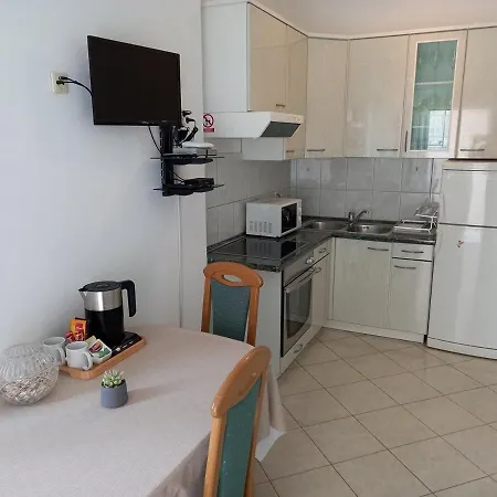 Apartment Darka - 100m From Sea Bol