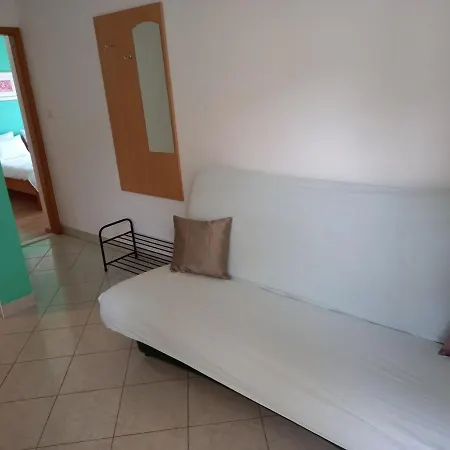 Apartment Darka - 100m From Sea Bol