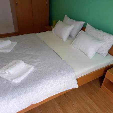 Darka - 100m From Sea Apartment Bol