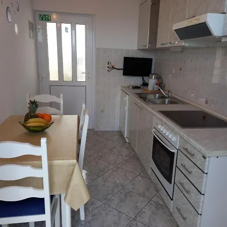 Darka - 100m From Sea Apartment Bol