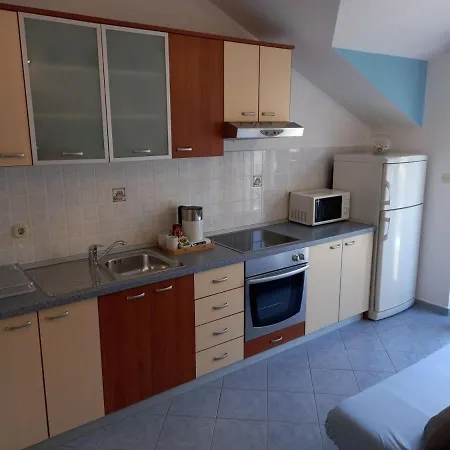 Darka - 100m From Sea Apartment Bol