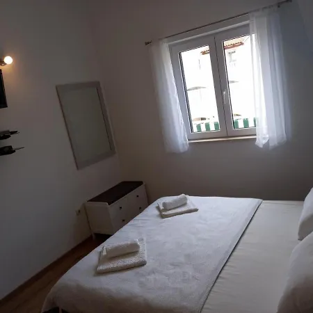 Apartment Darka - 100m From Sea Bol